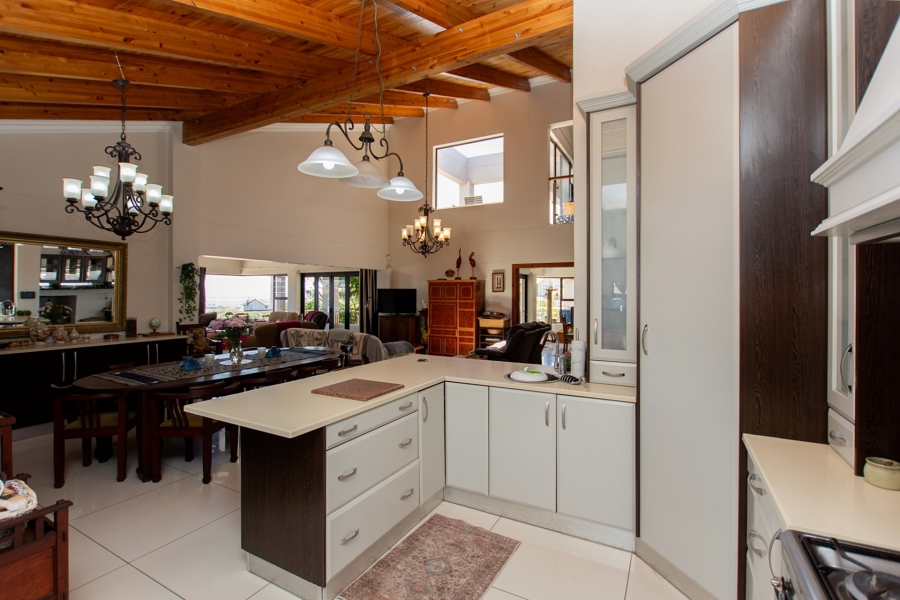5 Bedroom Property for Sale in Myburgh Park Western Cape